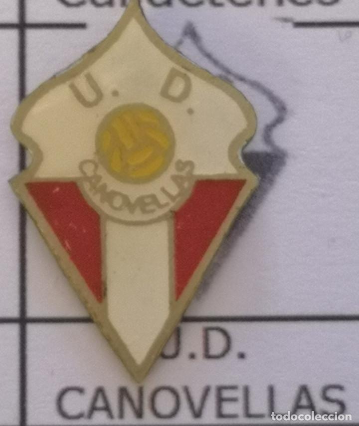 Sammelleidenschaft Sport: PIN FUTBOL - BARCELONA - CANOVELLES - UD CANOVELLAS