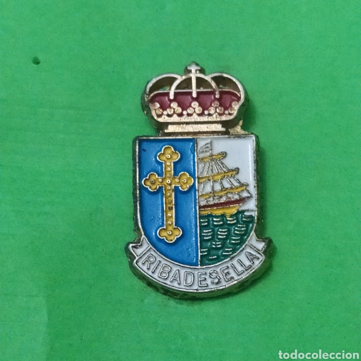 Sammelleidenschaft Sport: INSIGNIA HER&Aacute;LDICAS RIBADESELLA. ASTURIAS