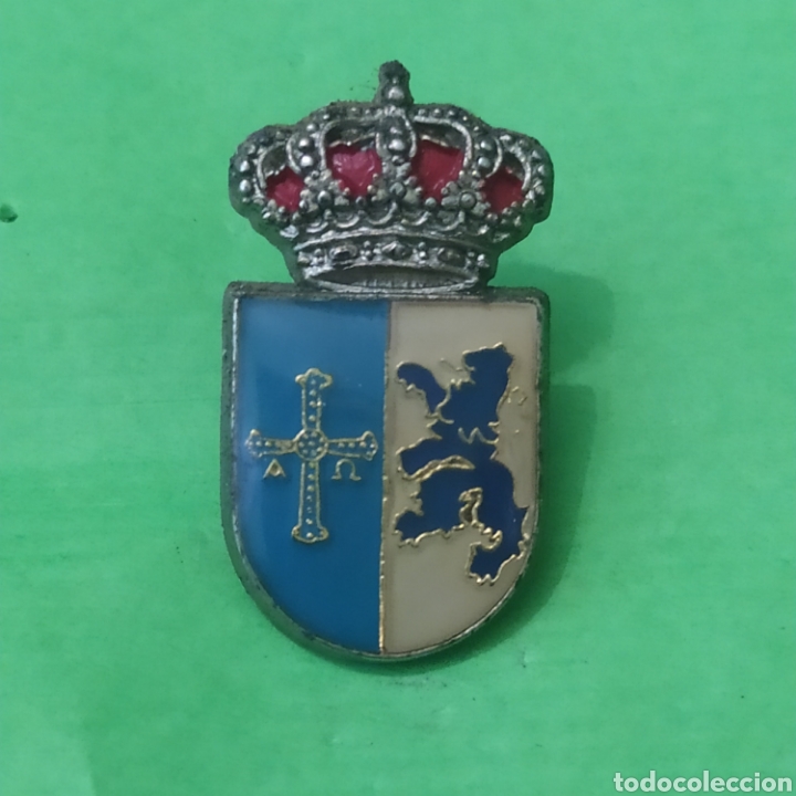 Sammelleidenschaft Sport: INSIGNIA HER&Aacute;LDICAS CANGAS DEL NARCEA ASTURIAS