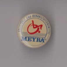 Coleccionismo deportivo: MEYRA PIN BADGE MANUFACTURERS OF WHEELCHAIRS. Lote 323232983