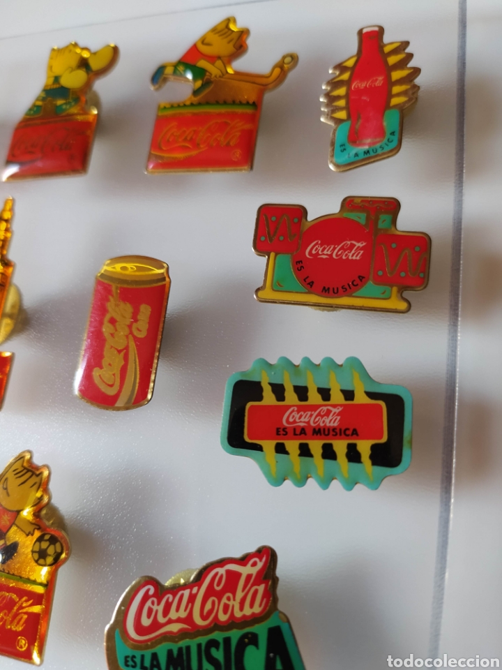Coleccionismo deportivo: Lote pins Coca Cola - Foto 5