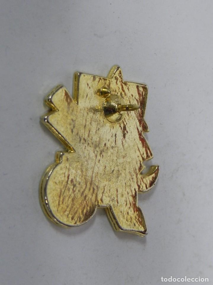 Coleccionismo deportivo: INSIGNIA DE LA ESCUELA DE ESQUI NAVACERRADA, MIDE 3,4 CMS. - Foto 2