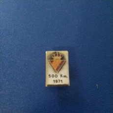Coleccionismo deportivo: PIN DE SOLAPA RMC 500KM 1971