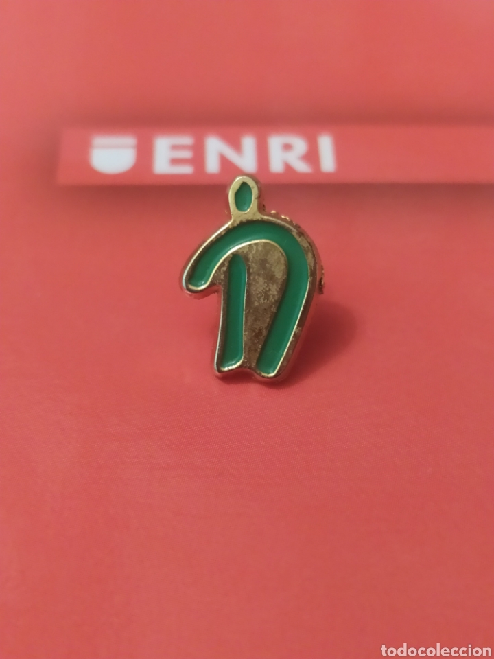 Sammelleidenschaft Sport: PINS DE DEPORTES. INSTITUTO NAVARRO DE REPORTES Y JUVENTUD. PAMPLONA