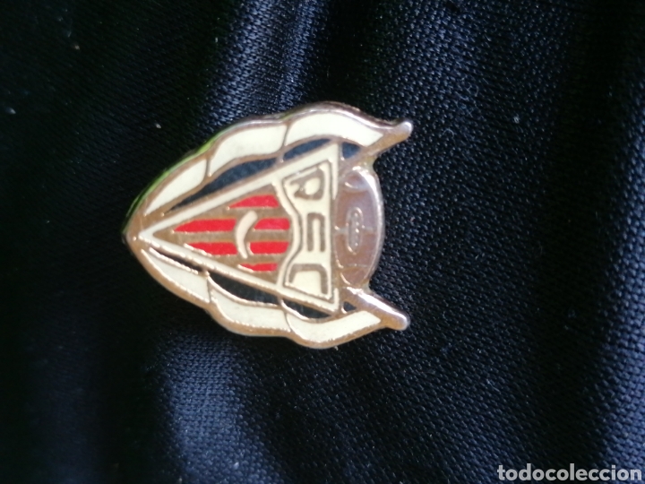 Coleccionismo deportivo: Pin equipo de rugby - Foto 1
