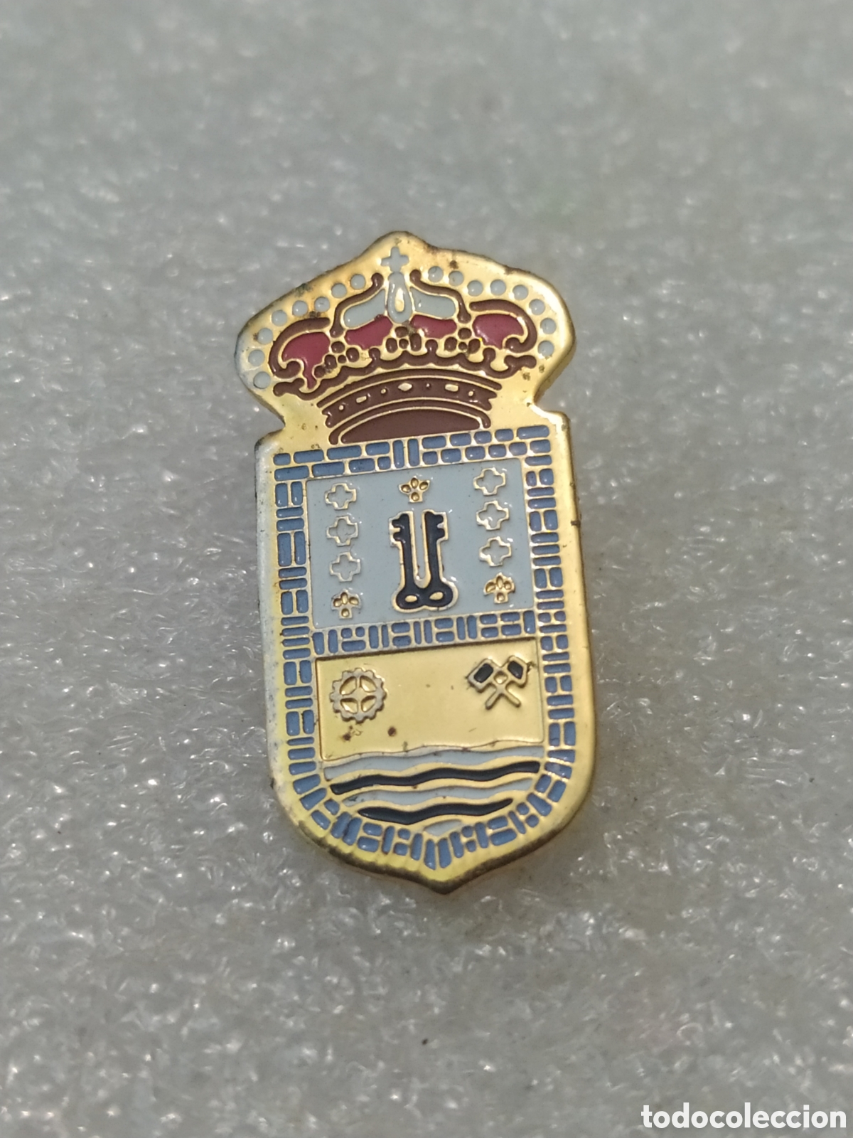 Sammelleidenschaft Sport: INSIGNIAS HER&Aacute;LDICAS MIERES. ASTURIAS