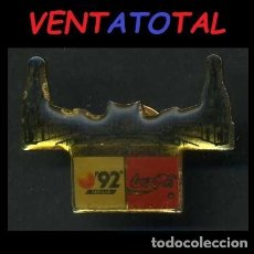 Coleccionismo deportivo: ANTIGUO PIN COCA COLA DE LA EXPO 92 SEVILLA PLAZA DE ESPAÑA MEDIDA 1,8 X 4 CENTIMETROS