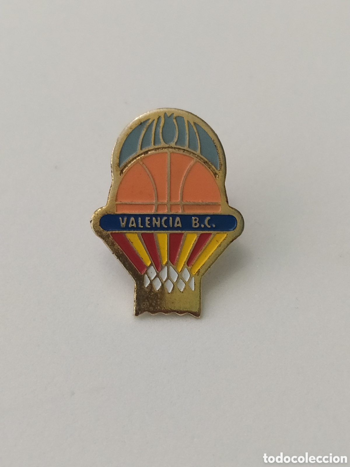 Coleccionismo deportivo: PINS DE BASKET. VALENCIA B. C. - Foto 1