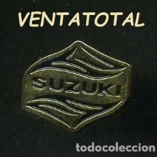 Coleccionismo deportivo: ANTIGUO PIN DE AUTO MOTO SUZUKI MEDIDA 1,8 X 2,1 CENTIMETROS