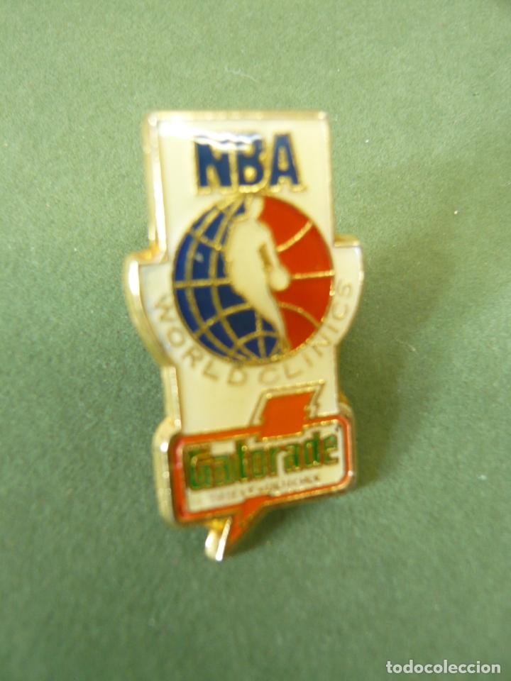 Coleccionismo deportivo: raro PIN GOTA BASKET BALONCESTO PUBLICIDAD GATORADE NBA WORLD CLINICS
