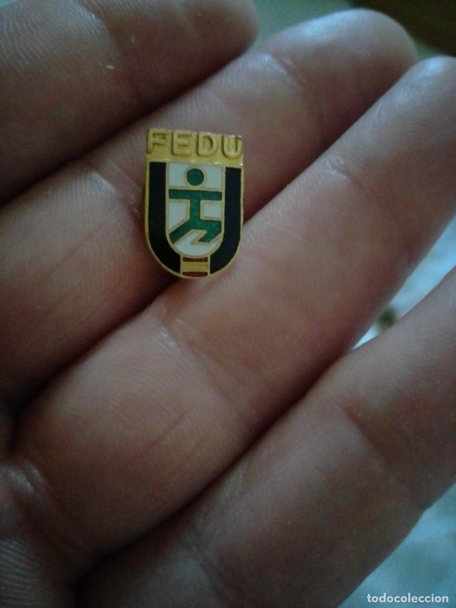 Sammelleidenschaft Sport: INSIGNIA ESMALTADA FEDU FEDERACI&Oacute;N ESPA&Ntilde;OLA DEL DEPORTE UNIVERSITARIO