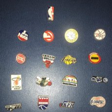 Coleccionismo deportivo: LOTE COLECCIÓN PINS DEL LOGO Y EQUIPOS NBA