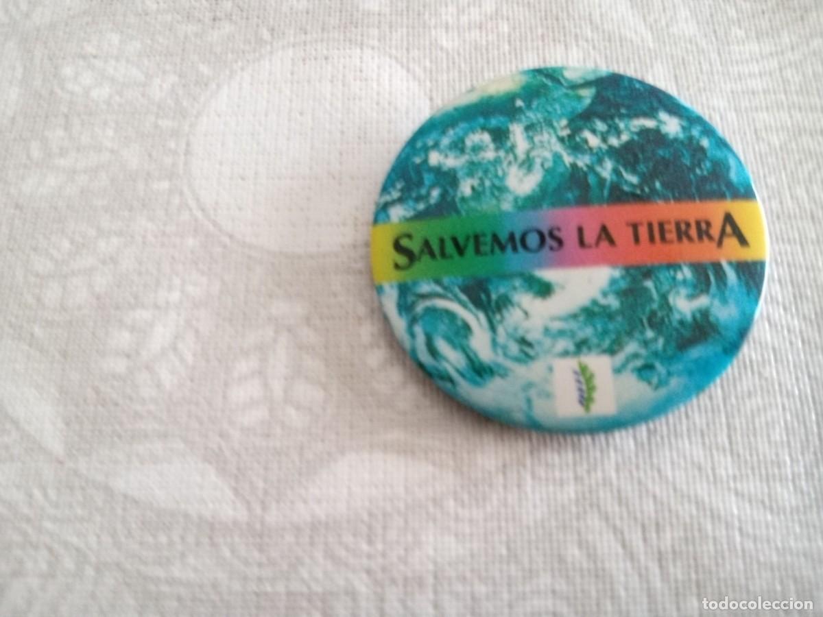 Coleccionismo deportivo: Pin Salvemos la Tierra - Foto 1