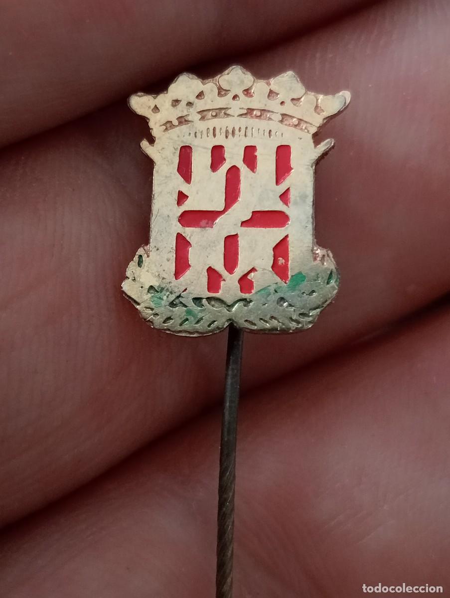 Sammelleidenschaft Sport: INSIGNIA FEDERACI&Oacute;N JOCKEY CATALUNYA , BARCELONA PINS ALFILER LARGO