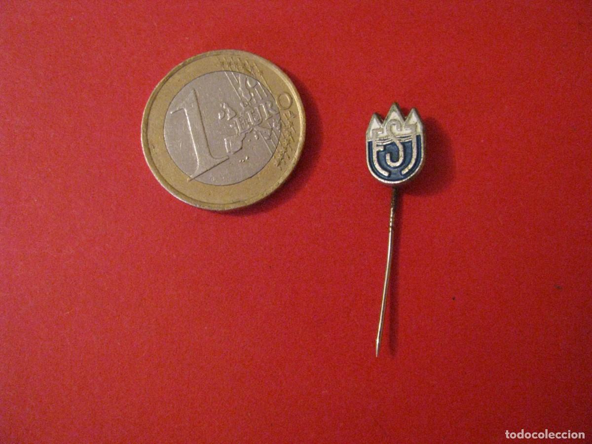 Sammelleidenschaft Sport: PIN DE AGUJA. YUGOSLAVIA. FSJ. ASOCIACION DEL FUTBOL. VER FOTOS ADICIONALES.