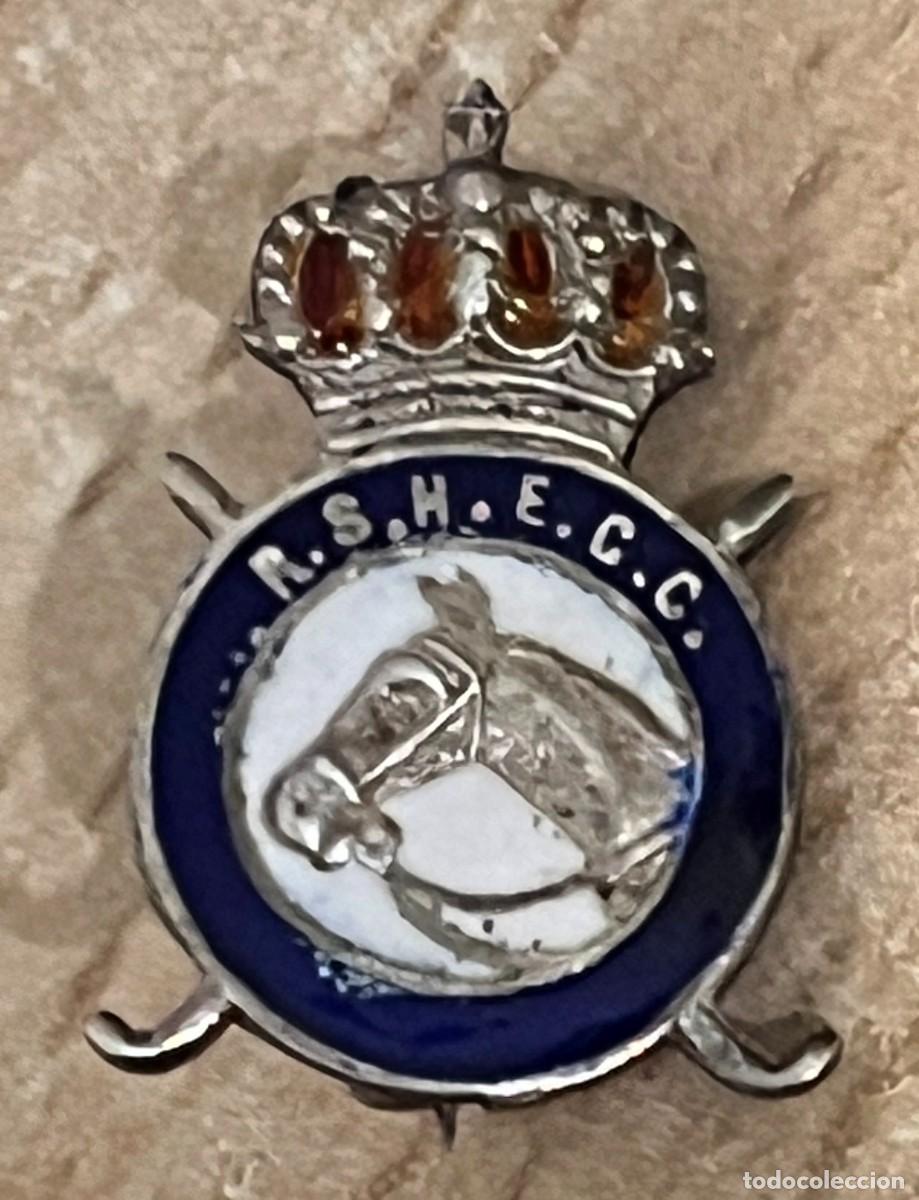 Sammelleidenschaft Sport: Antigua insignia en plata de la RSHECC, Real Sociedad H&iacute;pica Espa&ntilde;ola Club de Campo, en Madrid. Sist