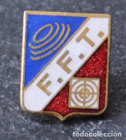 Sammelleidenschaft Sport: ANTIGUO PIN F&Eacute;D&Eacute;RATION FRAN&Ccedil;AISE DE TIR - FEDERACI&Oacute;N FRANCESA DE TIRO