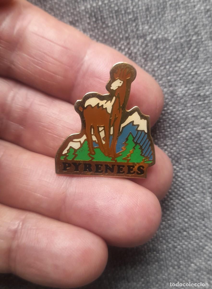 Coleccionismo deportivo: PIN MONTA&Ntilde;A - PYRENEES - Foto 1