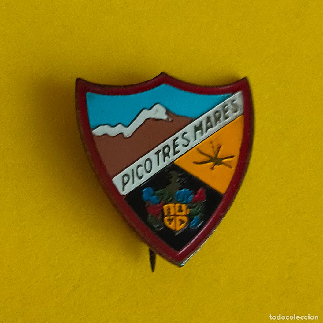 Sammelleidenschaft Sport: Pin de imperdible esmaltado. Pico Tres Mares. A&ntilde;os 50