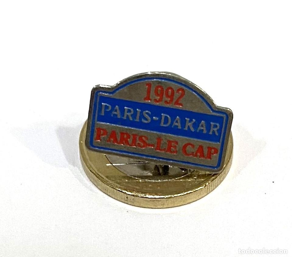 Coleccionismo deportivo: PIN DEL RALLYE PAR&Iacute;S - DAKAR / LE CAP (1992) - Foto 1