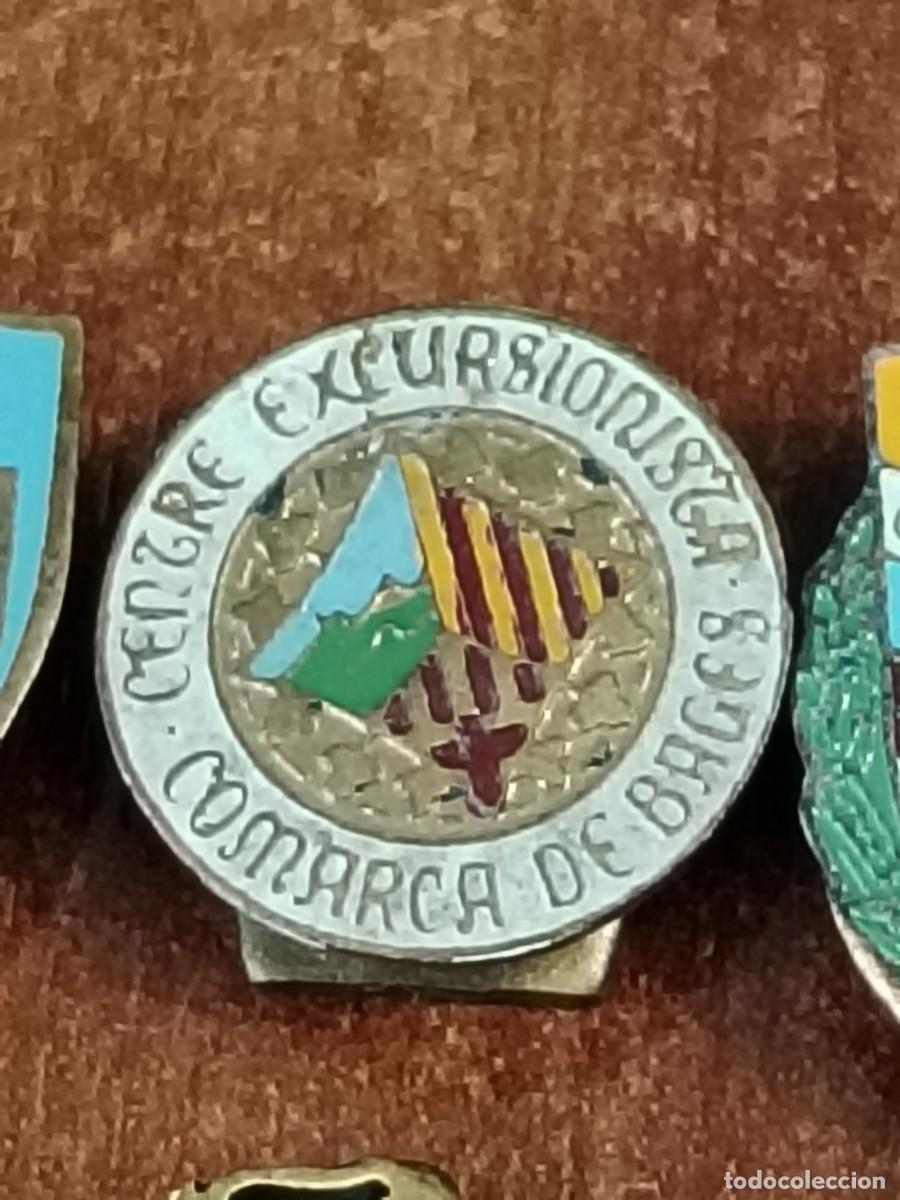 Coleccionismo deportivo: Lote 2 insignias de excursionismo - Foto 3
