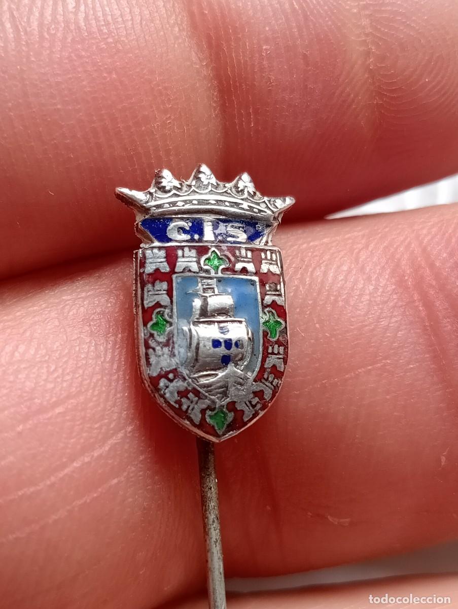 Coleccionismo deportivo: INSIGNIA CIS HOCKEY CLUBE INFANTE SAGRES OPORTO PORTUGAL PINS ALFILER PORTUGUES PATINES
