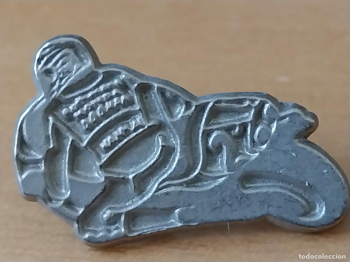 Coleccionismo deportivo: MOTORISMO MOTOCICLISMO PIN PINCHO 2.6CMS LARGO