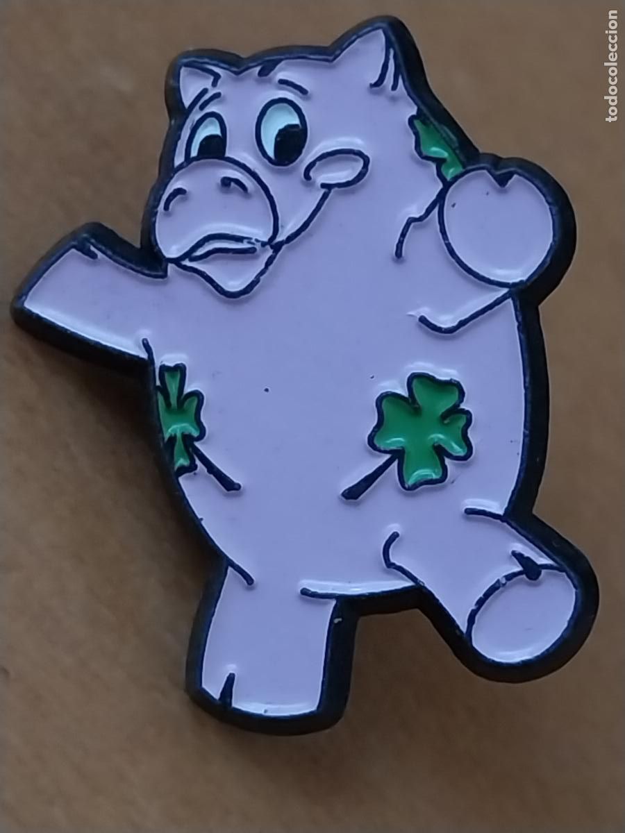 Coleccionismo deportivo: CERDITO HUCHA BANCO BBVA BANCO BILBAO VIZCAYA ARGENTARIA PIN PINCHO 2.12CMS ALTO PINTURA LACADA