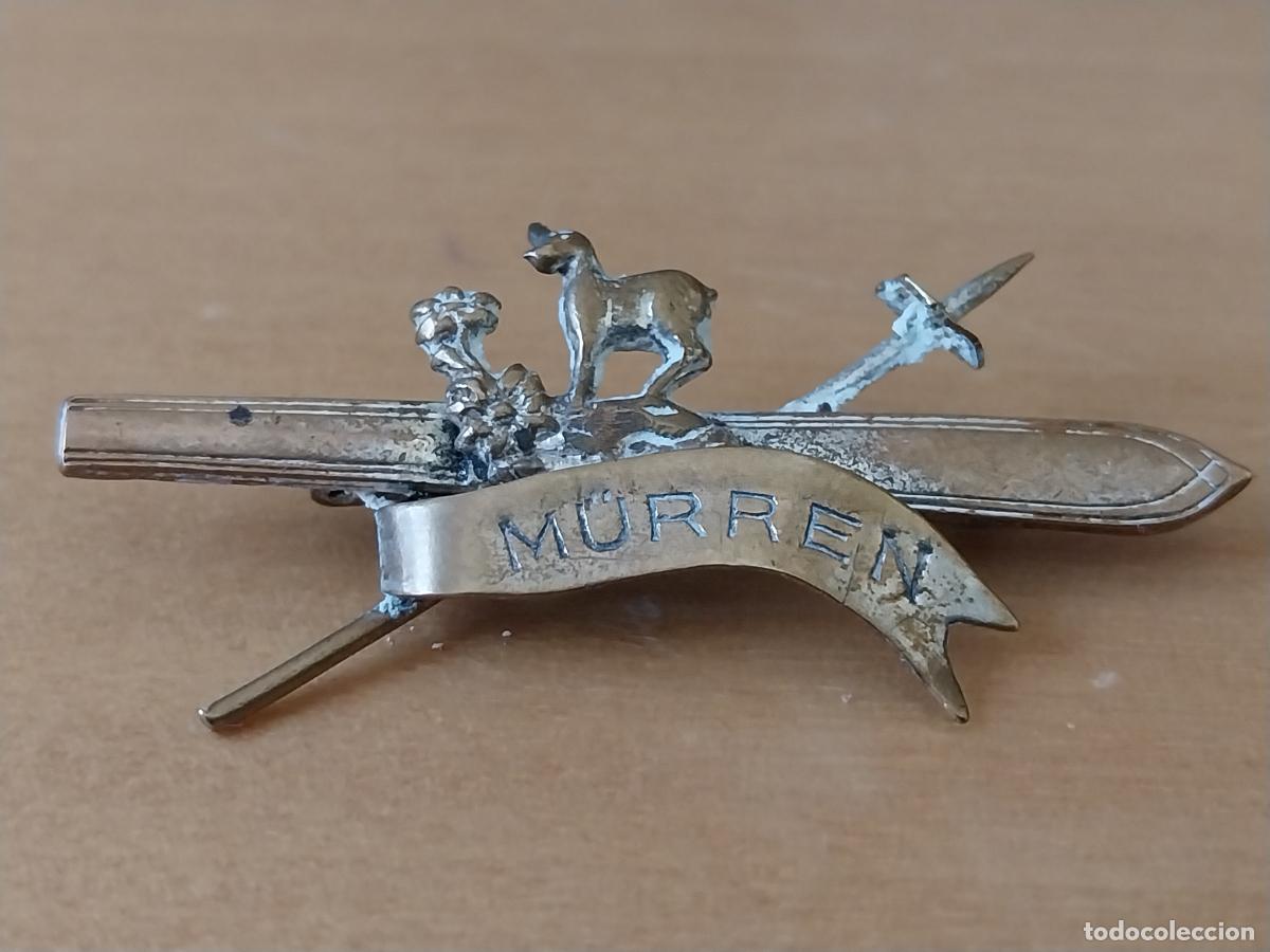 Coleccionismo deportivo: MURREN ALPINISMO CAZA MONTA&Ntilde;ISMO ESQUI INSIGNIA 5CMS LARGO METAL DORADO VINTAGE ORIGINAL