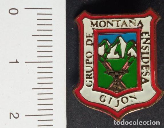 Coleccionismo deportivo: INSIGNIA DE ALFILER - GRUPO DE MONTA&Ntilde;A ENSIDESA (GIJON)