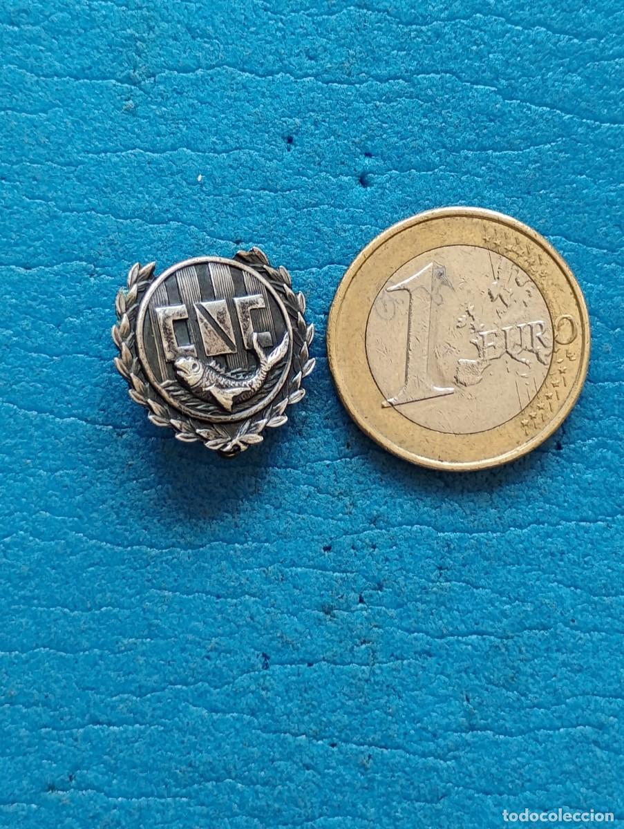Coleccionismo deportivo: ANTIGUA INSIGNIA/ PIN AGUJA IMPERDIBRE - CLUB NATACIO CATALUNYA - PLATEADA - POSIBLEMENTE DE PLATA