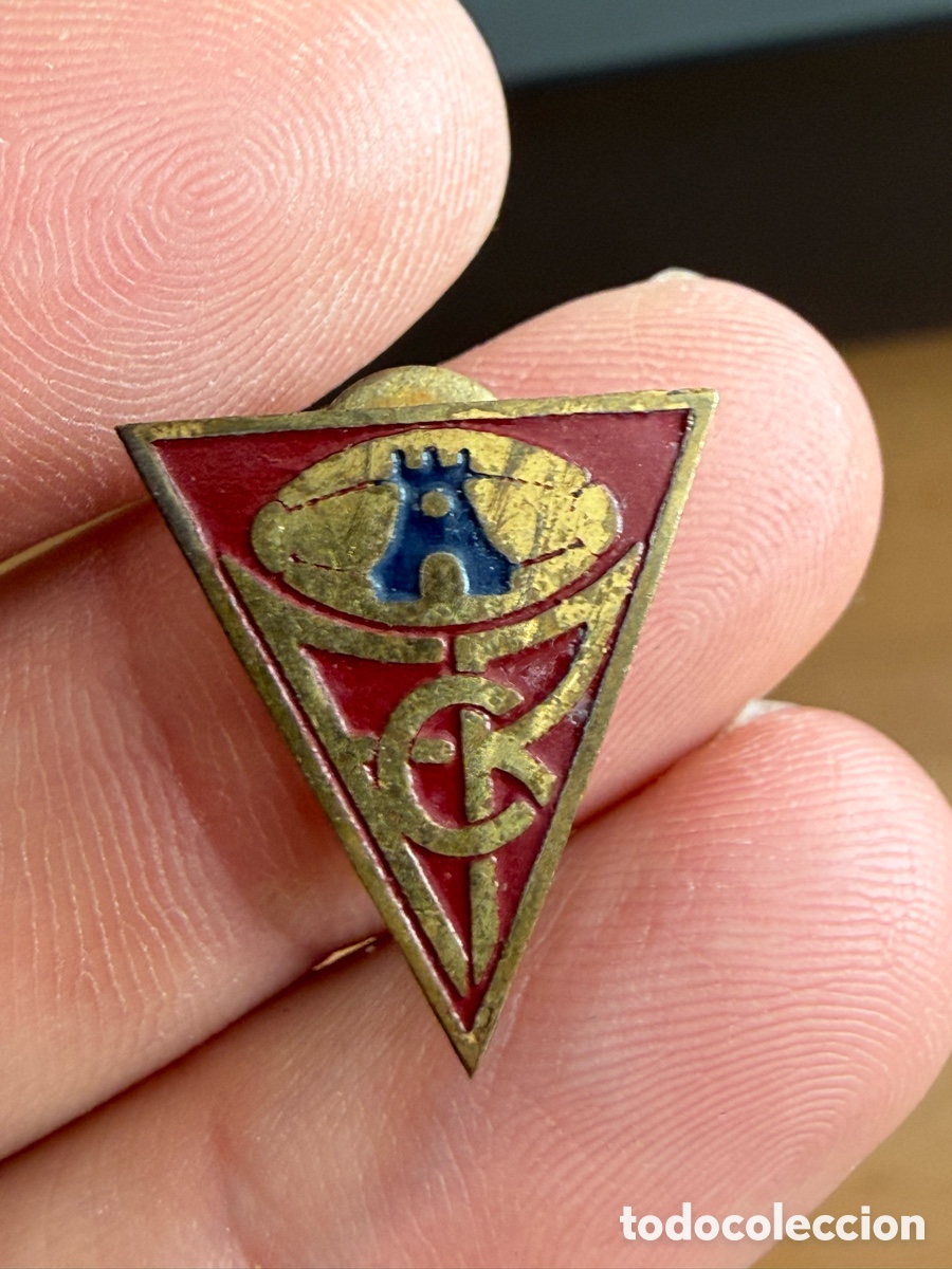 Coleccionismo deportivo: Insignia solapa. FEDERACI&Oacute;N CASTELLANA DE RUGBY. a&ntilde;os 50