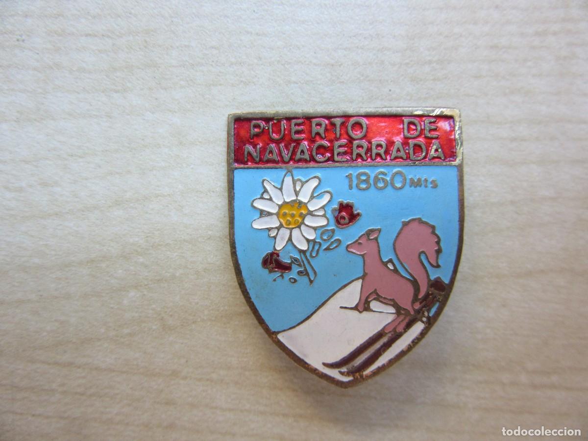 Sports collectibles: Insignia del Puerto de Navacerrada (Madrid ) A&ntilde;os 60 Medidas 3 x 2,5 cm