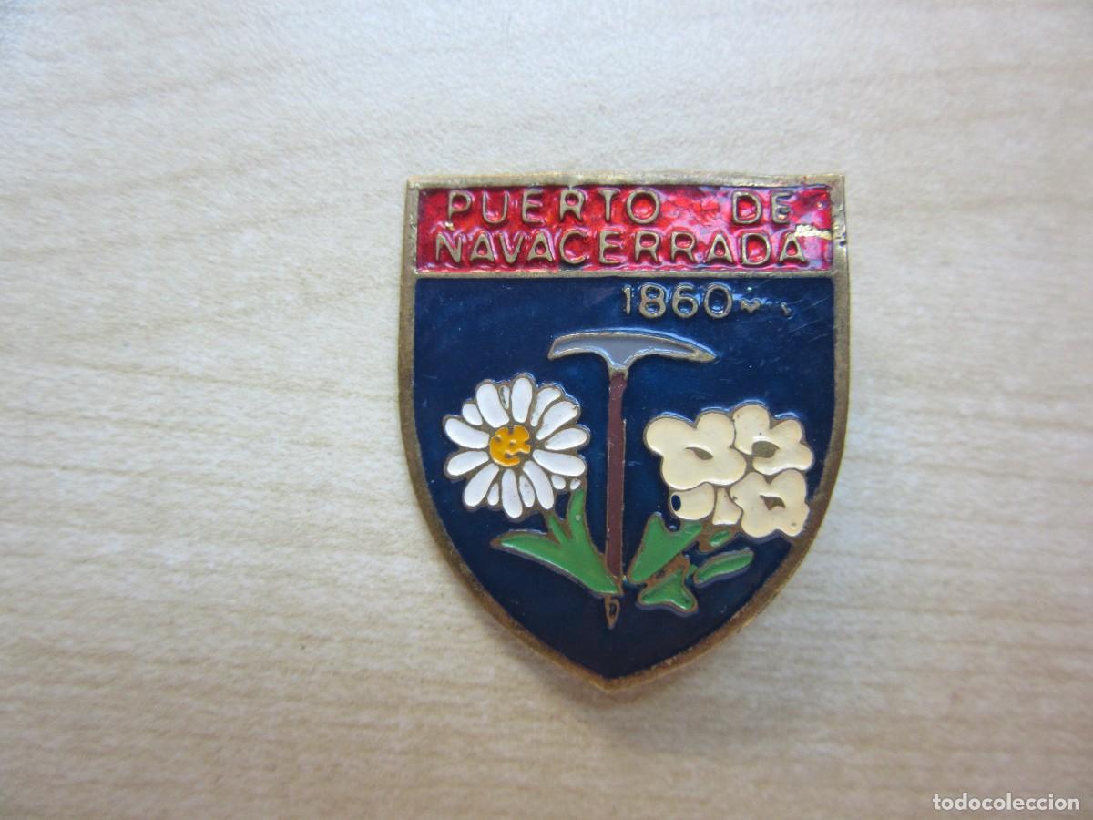 Sports collectibles: Insignia del Puerto de Navacerrada (Madrid ) A&ntilde;os 60 Medidas 3 x 2,5 cm