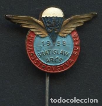 Sports collectibles: INSIGNIA DE AGUJA, PIN, CAMPEONATO MUNDIAL DE PARACAIDISMO, CHECOSLOVAQUIA, 1958