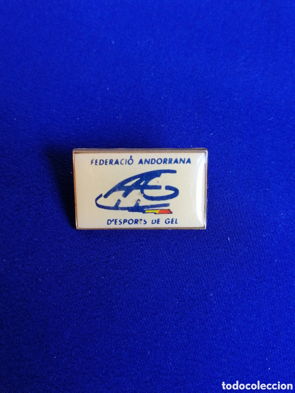 Sports collectibles: FEDERACI&Oacute;N ANDORRANA D'ESPORTS DE GEL PIN
