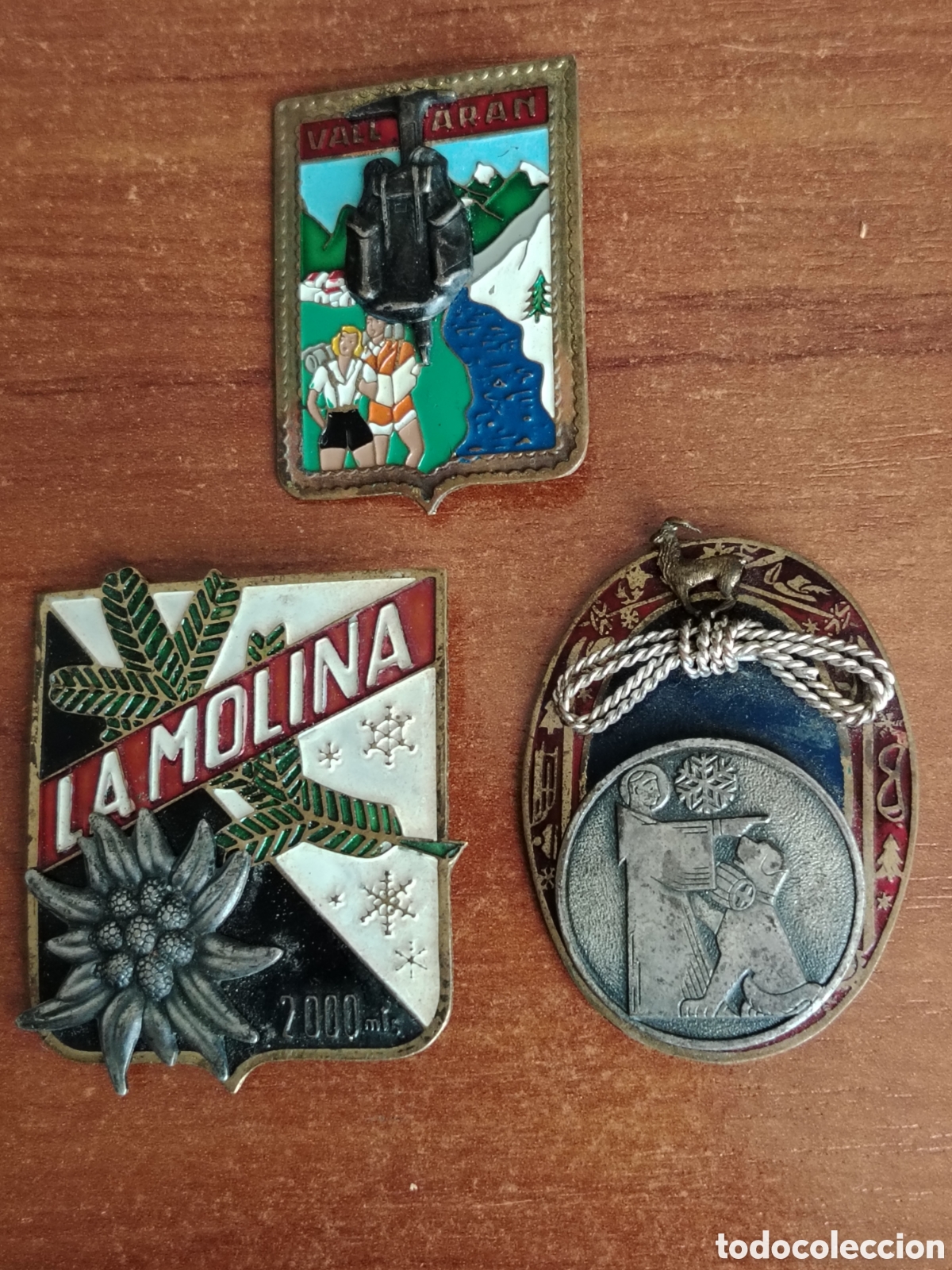 Coleccionismo deportivo: Lote 3 chapas antiguas de monta&ntilde;a