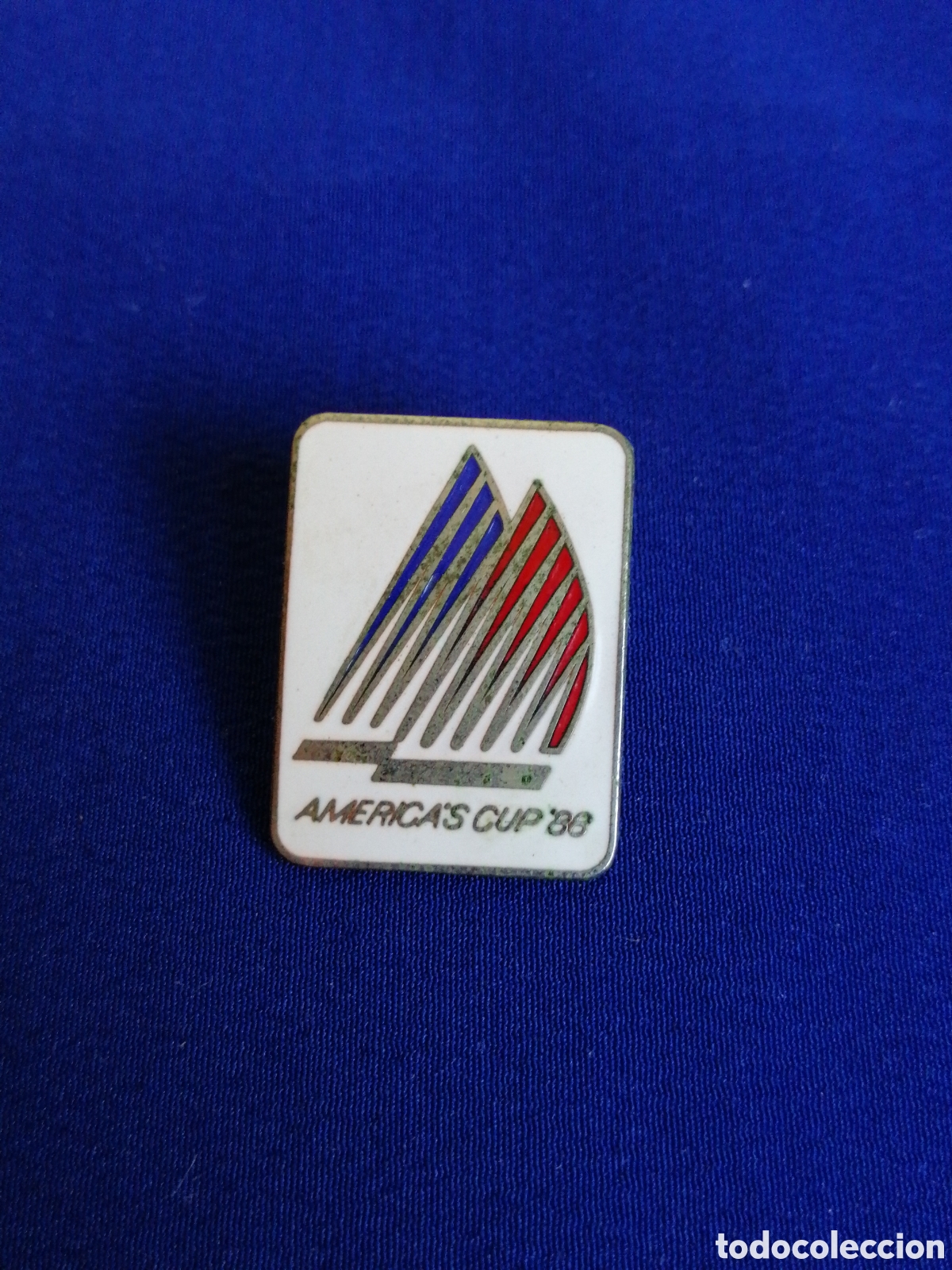 Sports collectibles: AMERICA'S CUP 1988 REGATAS PIN