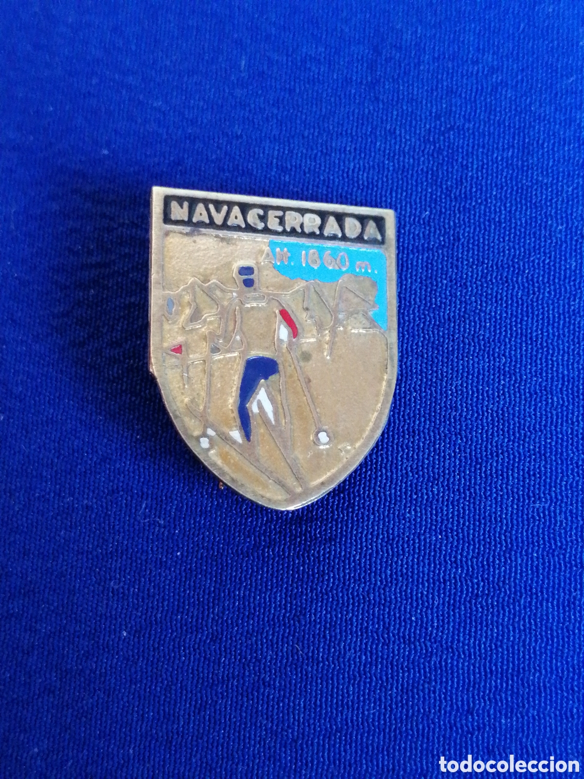 Sports collectibles: NAVACERRADA ESQU&Iacute; INSIGNIA DE ALFILER ANTIGUA (DEFECTUOSO)