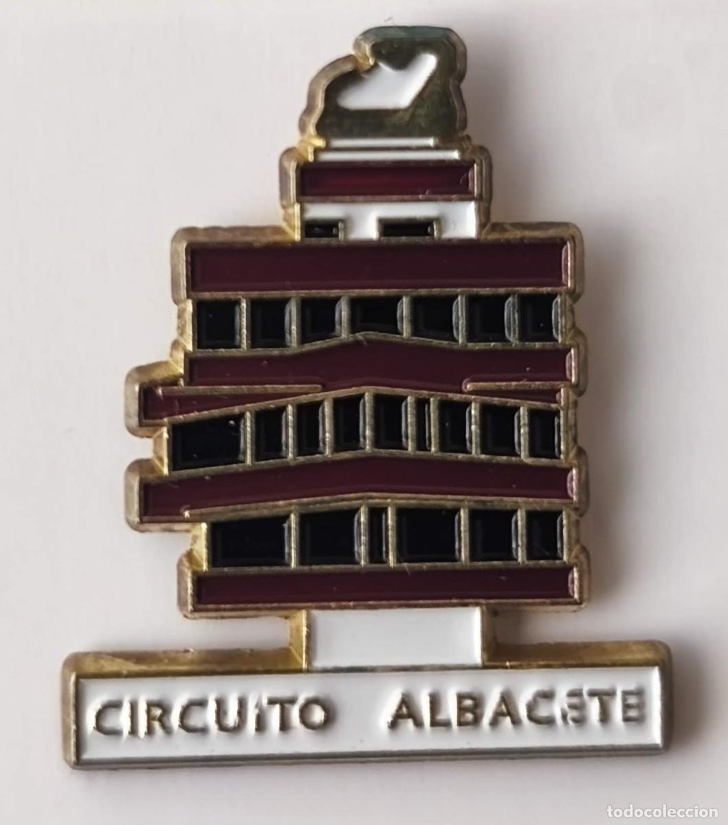 Coleccionismo deportivo: PIN CIRCUITO DE VELOCIDAD DE ALBACETE - TORRE DE CONTROL
