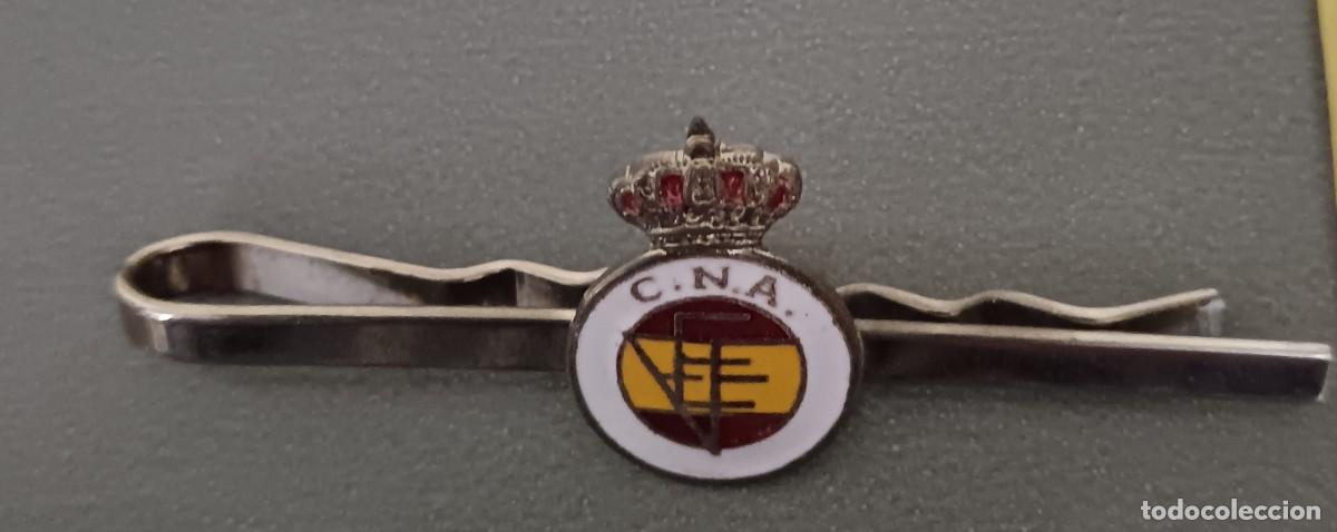 Coleccionismo deportivo: ALFILER CORBATA COMIT&Eacute; NACIONAL DE &Aacute;RBITROS DE LA REAL FEDERACI&Oacute;N ESPA&Ntilde;OLA DE F&Uacute;TBOL 6 CM. LARGO
