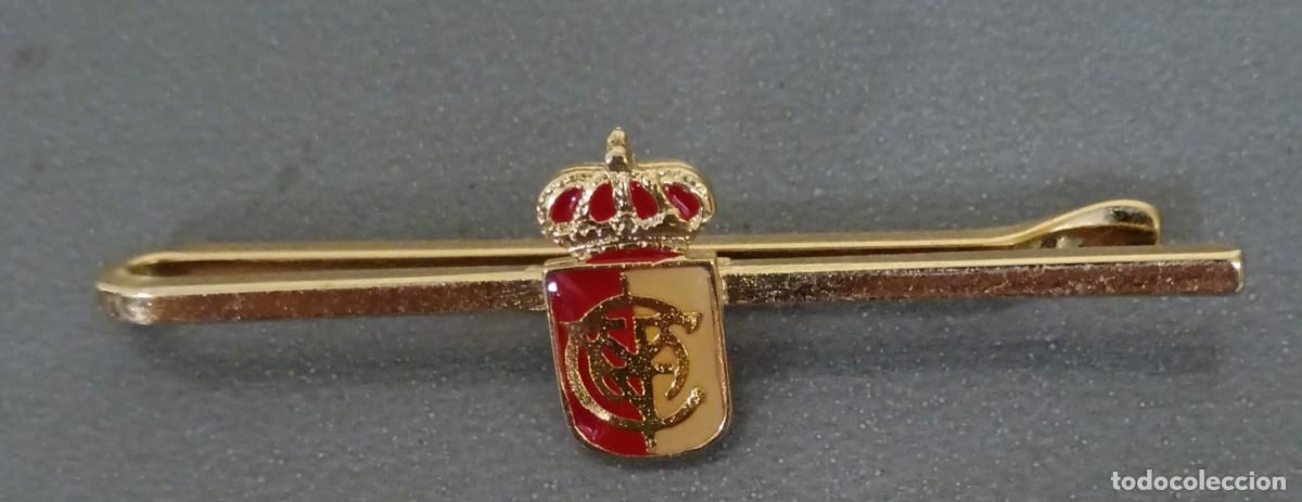 Coleccionismo deportivo: INSIGNIA CORBATA FEDERACI&Oacute;N F&Uacute;TBOL CASTILLA LA MANCHA 6 CM. LARGO