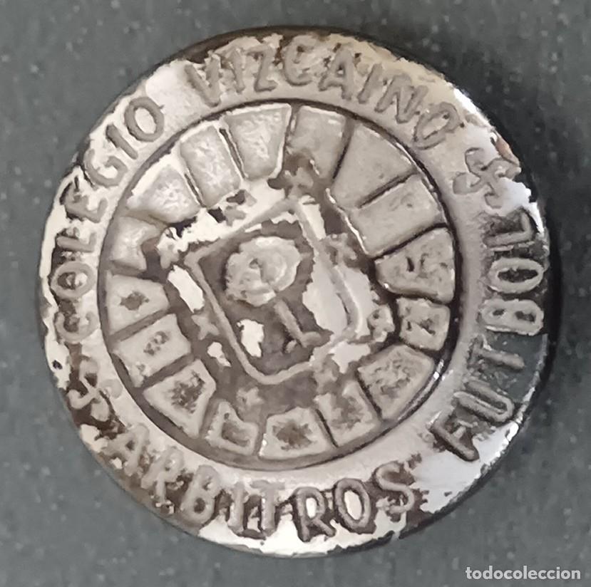 Coleccionismo deportivo: PIN INSIGNIA COLEGIO VIZCA&Iacute;NO &Aacute;RBITROS F&Uacute;TBOL 1,5 CM. DI&Aacute;METRO