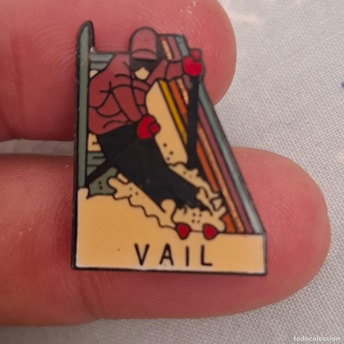 Coleccionismo deportivo: Pin vintage de esqu&iacute; Vail para esquiador de carreras alpino estaci&oacute;n de esqu&iacute; de Colorad