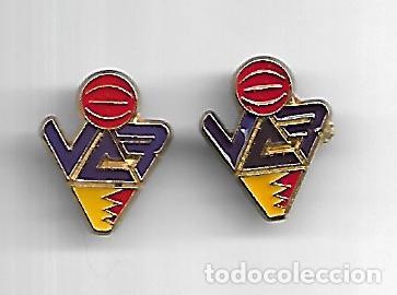 Coleccionismo deportivo: PAREJA INSIGNIA ESCUDO EQUIPO BALONCESTO - BASKET - CLUB BALONCESTO VALLADOLID - FORUM VALLADOLID.
