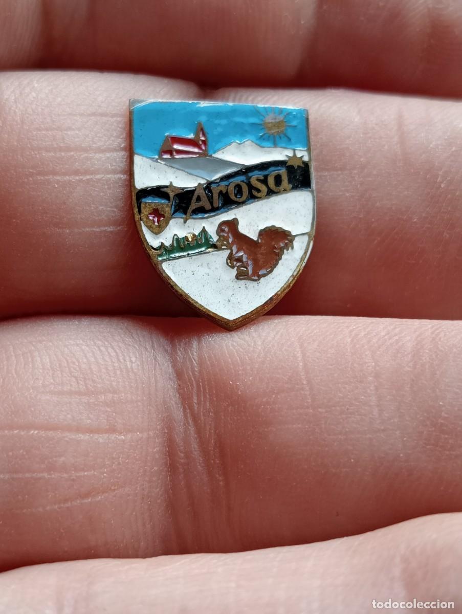 Coleccionismo deportivo: INSIGNIA MONTA&Ntilde;A ESQUI ALPINISMO MONTA&Ntilde;ISMO AROSA PINS ALFILER SKY