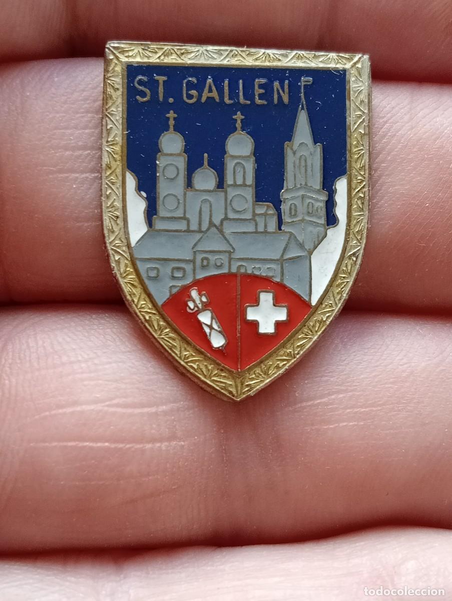 Coleccionismo deportivo: INSIGNIA 3 x 2,5 cmtos MONTA&Ntilde;A ESQUI ALPINISMO MONTA&Ntilde;ISMO ST GALLEN SUIZA PINS ALFILER SKY
