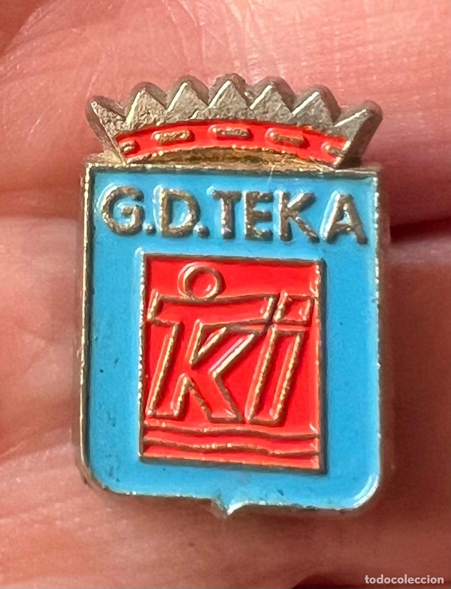 Coleccionismo deportivo: Pin del Grupo Deportivo Teka - Balonmano - Ciclismo (Santander - Cantabria)