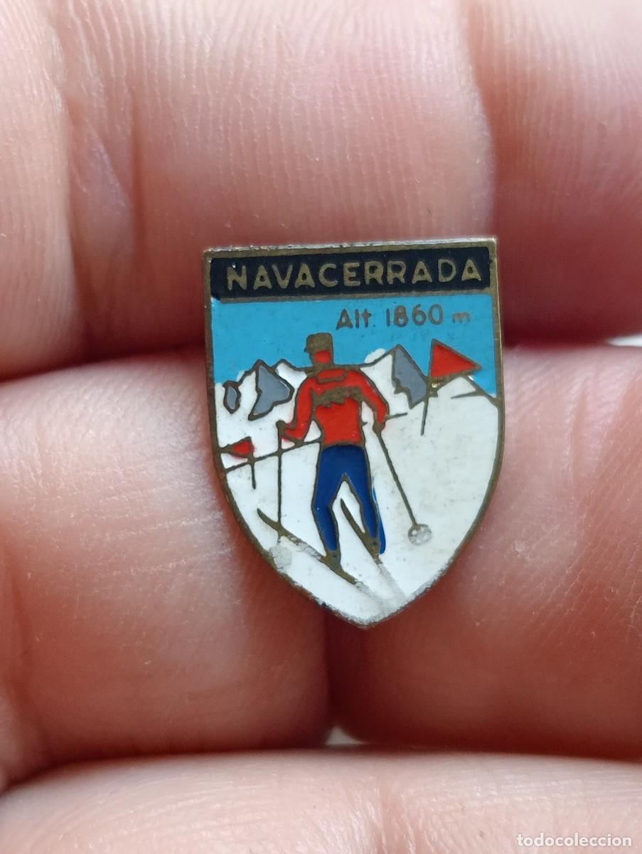 Coleccionismo deportivo: INSIGNIA MONTA&Ntilde;A ESQUI ALPINISMO MONTA&Ntilde;ISMO NAVACERRADA SKY