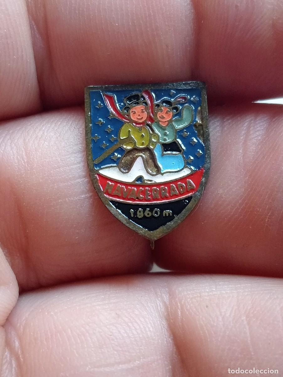 Coleccionismo deportivo: INSIGNIA MONTA&Ntilde;A ESQUI ALPINISMO MONTA&Ntilde;ISMO NAVACERRADA SKY